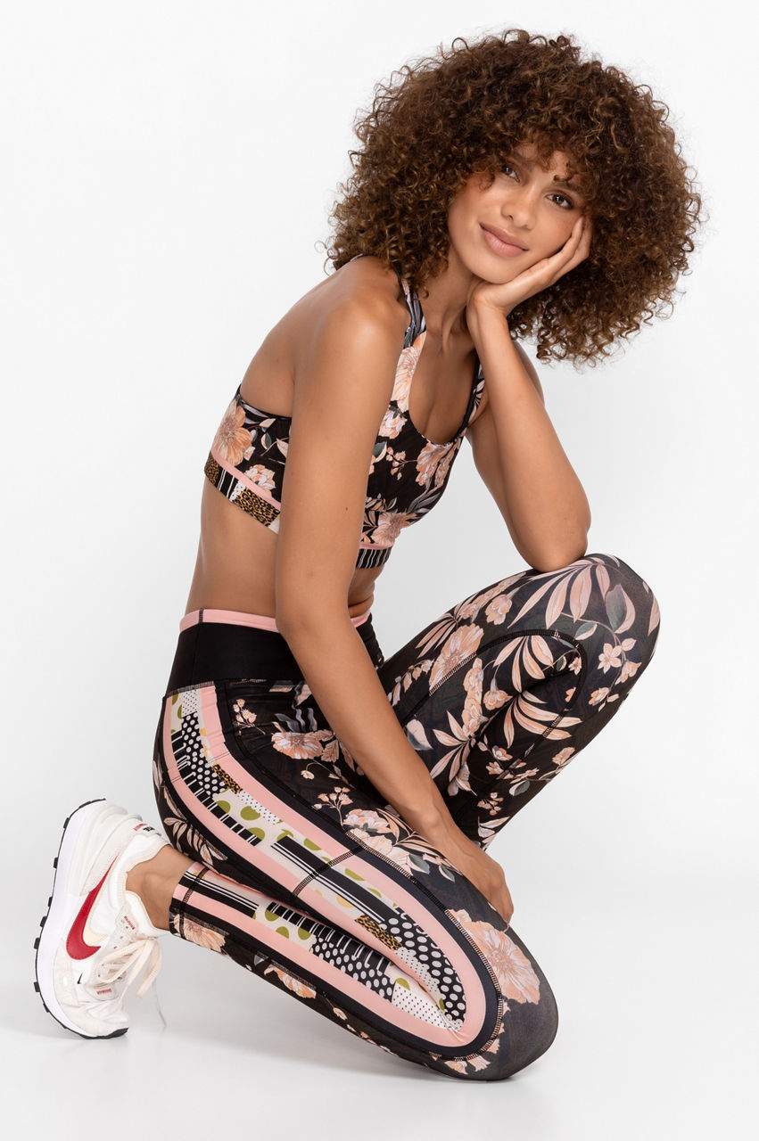 Brand New Nike Womens Universa Leggings Sz: Large, Women's Fashion,  Activewear on Carousell